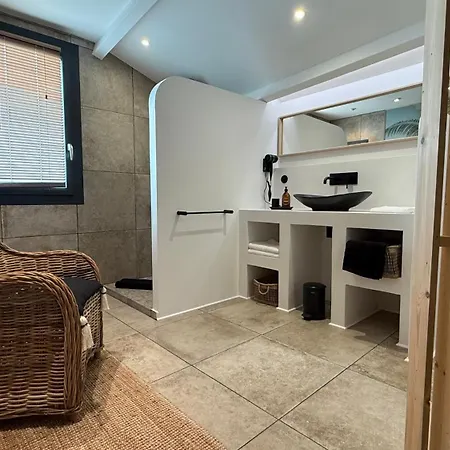 La Tonga - D'hotes A Bed & Breakfast 3*