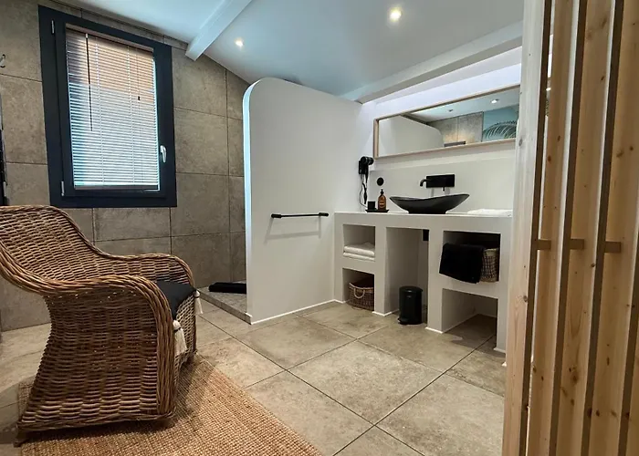 La Tonga - D'hotes A Bed & Breakfast 3*